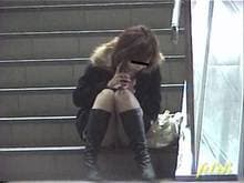 街ゲロ　街中で嘔吐する女たちに直撃！ サンプル画像 3