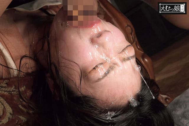 喉奥えぐる凶悪棒を丸飲み涙目 限界フレッシュ嘔吐で世界を潤すイラマNewアイドル 二葉エマBEST サンプル画像 9