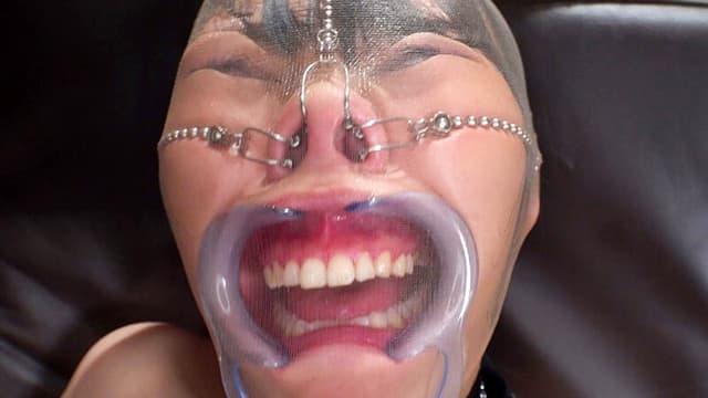 首絞めで感度上昇 呼吸困難でイク変態女 膣ガン突き！喉バチボコ！モノ扱い絶対服従中出し肉便器あかり サンプル画像 5