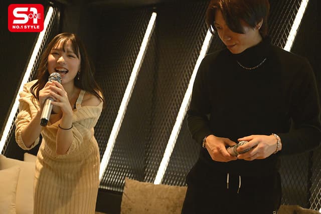 酒を飲んで飲まれて飲んで泥●い 笑い・吐き・メスの顔・失禁・睡姦 裏の顔まで全て曝け出したAV女優の完全プライベート六本木心中SEX 村上悠華 サンプル画像 13